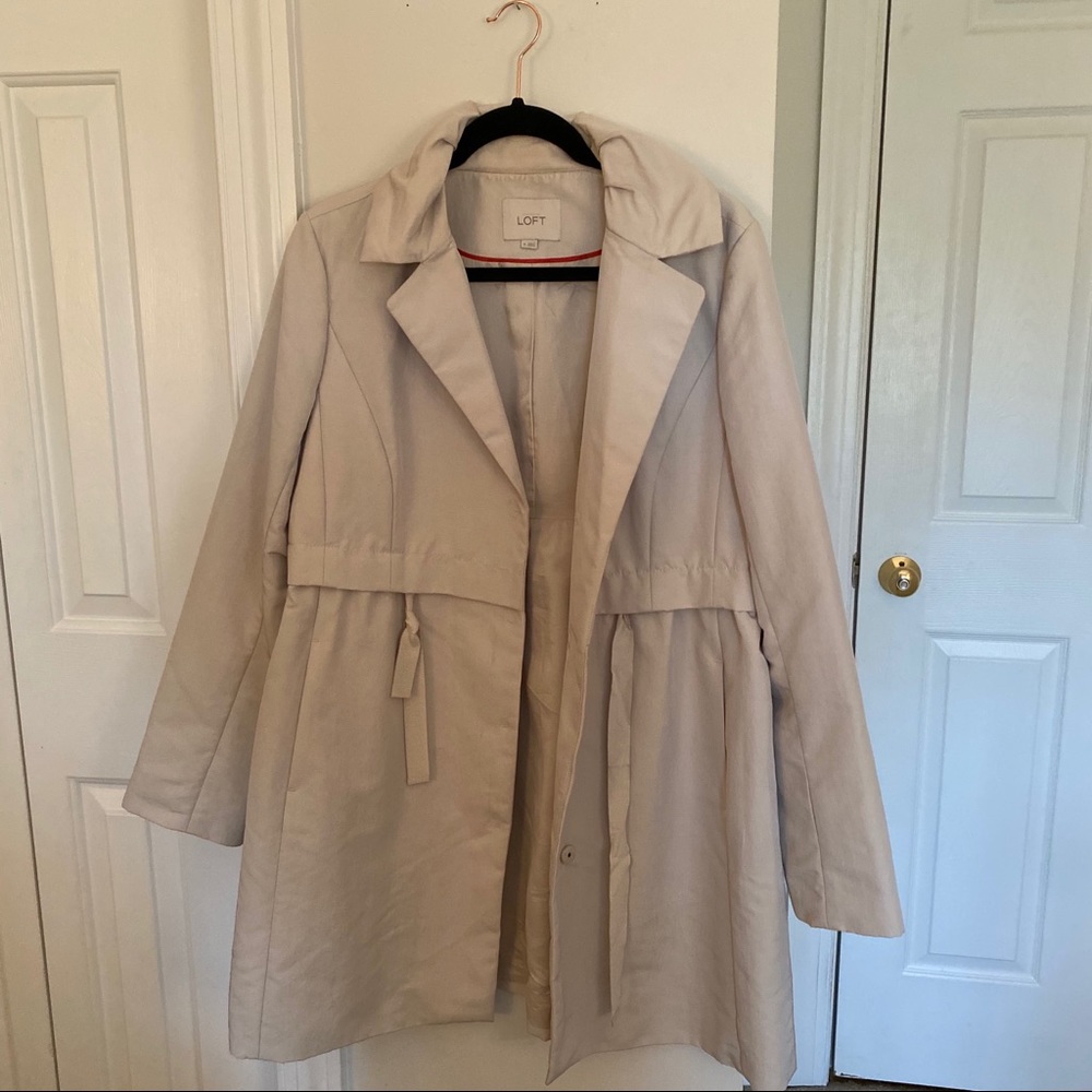 Ann Taylor LOFT | tan trench coat